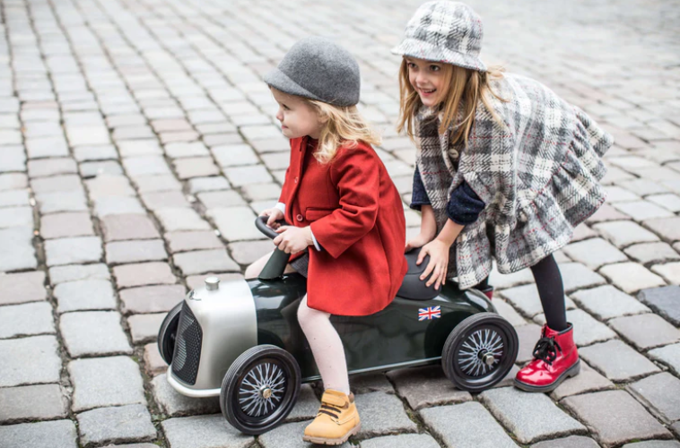 A NOSTALGIC RIDE: EXPLORING THE FEATURE OF BENTLEY HERITAGE RIDE-ON CAR