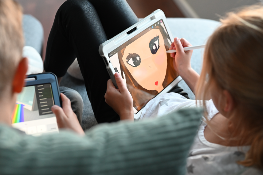 UNPLUGGED AND ENTERTAINED: ACTIVITIES TO REDUCE SCREEN TIME FOR CHILDREN